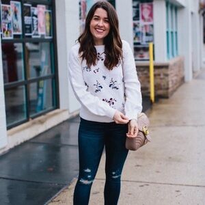 Beautiful sweater with floral 🌸 and embroidery details